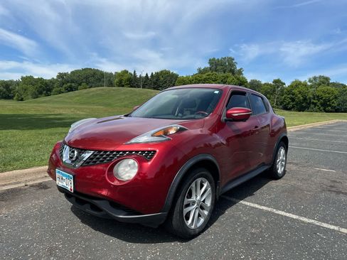 Used 2015 Nissan Juke SV w/ Technology Package FWD image 3