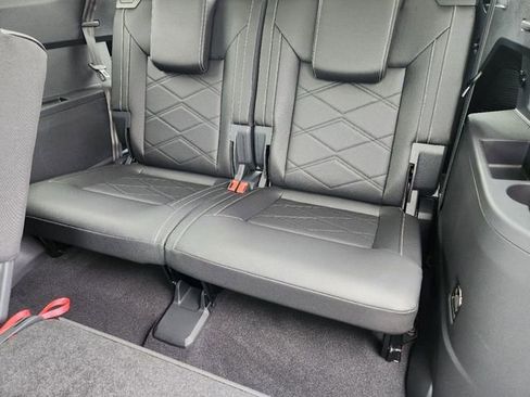 New 2025 Volkswagen Atlas SE image 21