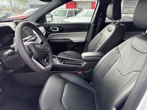 Used 2023 Jeep Compass Limited image 14