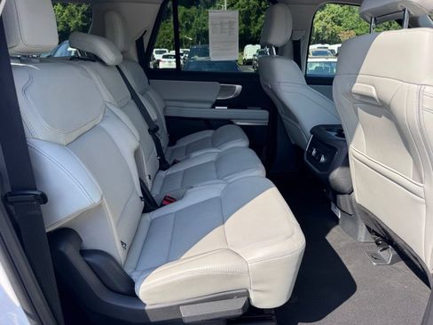 Used 2025 Ford Expedition Max Platinum AWD/4WD image 33
