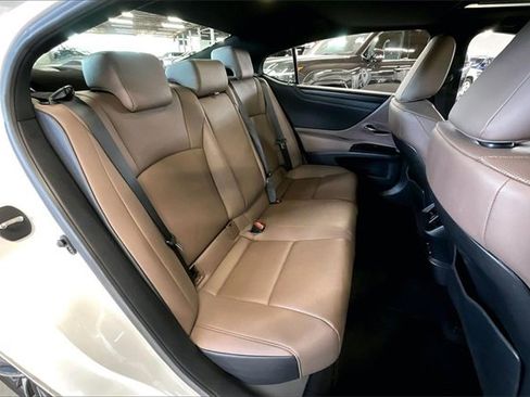 Certified 2023 Lexus ES 250 w/ Premium Package image 25