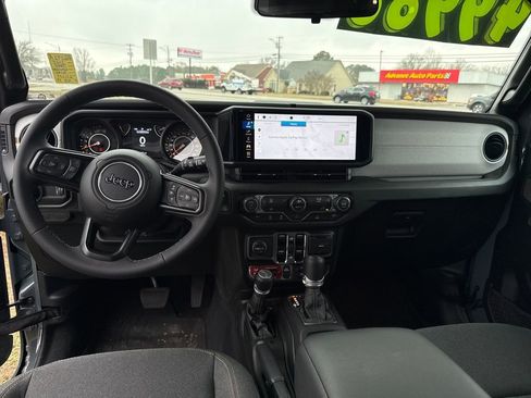 Used 2025 Jeep Wrangler Willys image 15