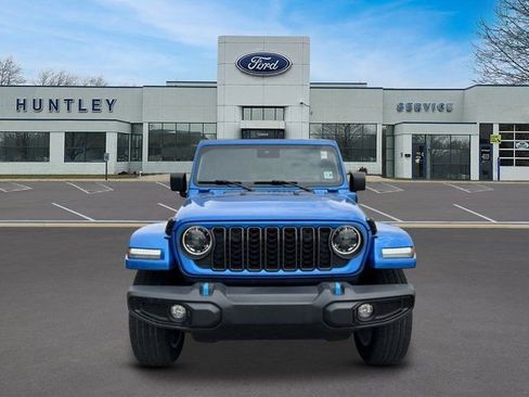 Used 2024 Jeep Wrangler Unlimited w/ Convenience Group AWD/4WD image 2