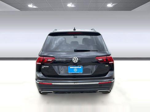Used 2018 Volkswagen Tiguan SE w/ Panoramic Sunroof Package FWD image 10