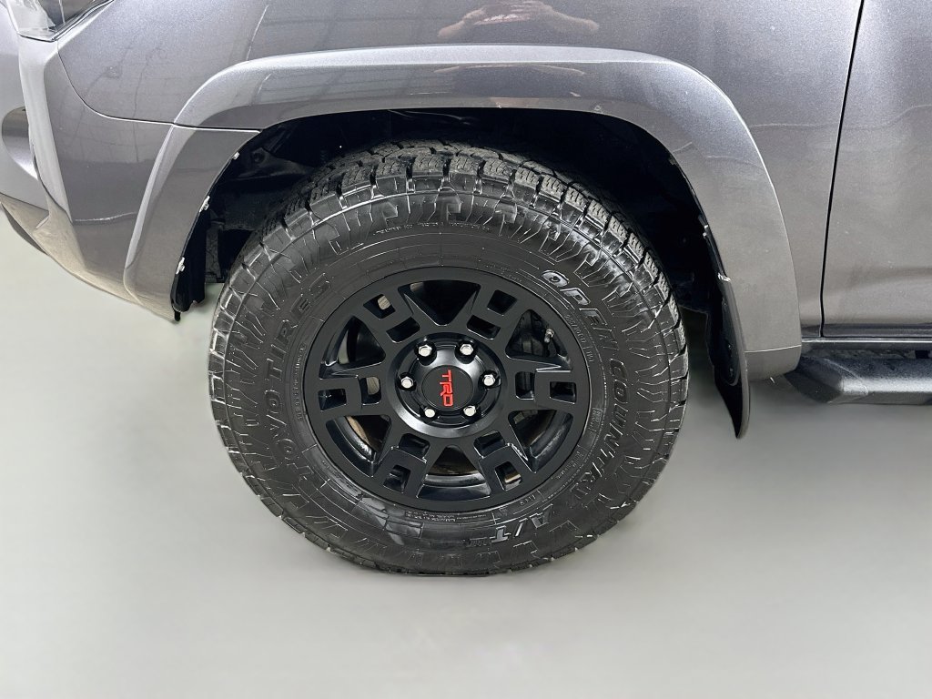 Used 2020 Toyota 4Runner SR5 Premium w/ Moonroof Package AWD/4WD image 8