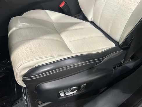 Used 2018 Land Rover Range Rover Velar R-Dynamic HSE image 18