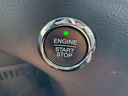 Used 2019 Ford Edge SEL image 21