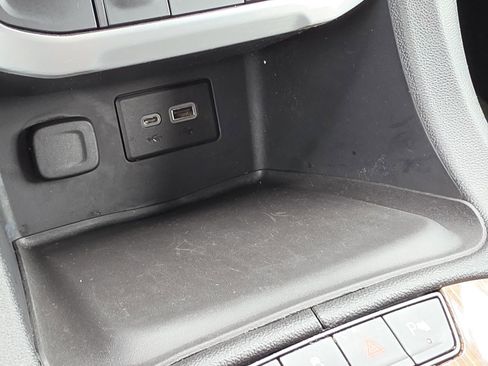 Used 2020 GMC Acadia SLE w/ Driver Convenience Package FWD image 21