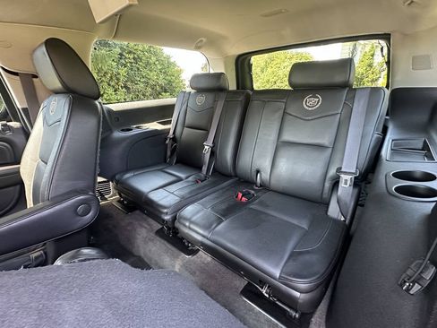 Used 2013 Cadillac Escalade ESV Platinum AWD/4WD image 14