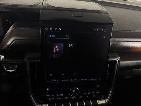 Used 2025 GMC Yukon Denali AWD/4WD image 18