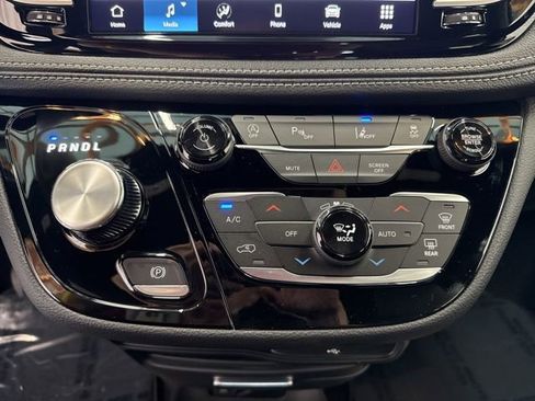 New 2026 Chrysler Pacifica Select image 22