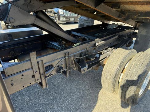 Used 2006 Ford F350 4x4 Regular Cab DRW Super Duty image 7