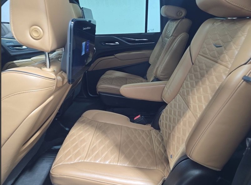 Used 2022 Cadillac Escalade ESV Sport w/ Touring Package AWD/4WD image 6