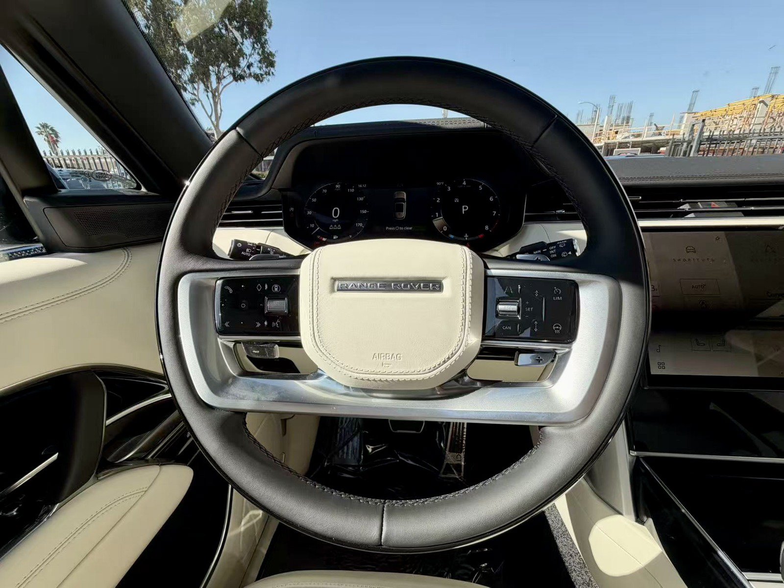 Used 2026 Land Rover Range Rover SE AWD/4WD image 14