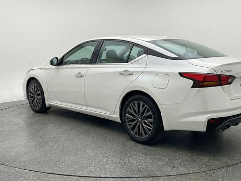 Used 2025 Nissan Altima 2.5 SV FWD image 6