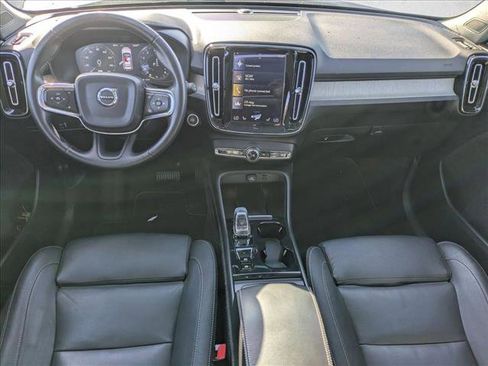 Used 2019 Volvo XC40 T4 Inscription image 18