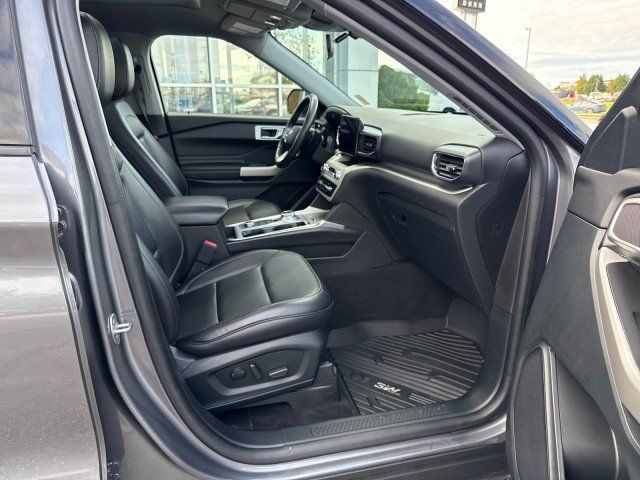 Used 2021 Ford Explorer XLT w/ Equipment Group 202A AWD/4WD image 30