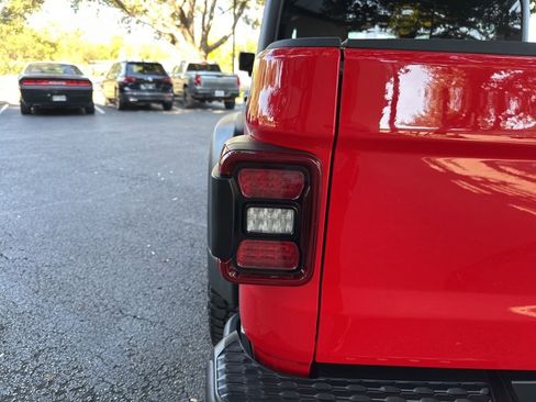 Used 2024 Jeep Gladiator Rubicon w/ Technology Group image 26