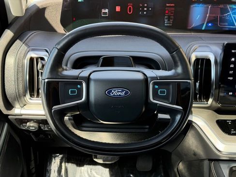 Used 2025 Ford Expedition Platinum AWD/4WD image 16