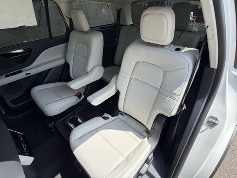 New 2026 Lincoln Aviator AWD image 24