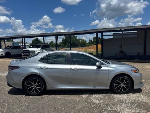 Used 2020 Toyota Camry LE FWD image 2