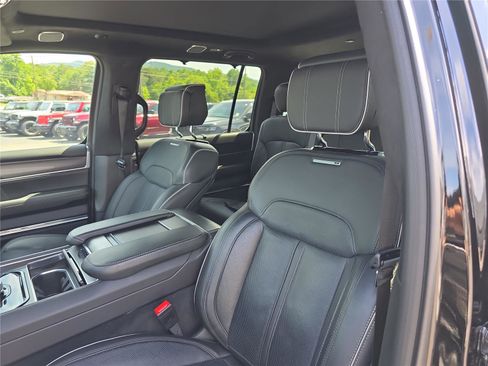 Used 2024 Jeep Wagoneer Series III w/ Premium Group I AWD/4WD image 20