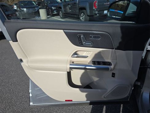 Used 2025 Mercedes-Benz GLA 250 4MATIC image 18