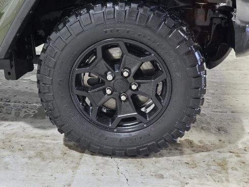 Used 2023 Jeep Gladiator Willys image 14