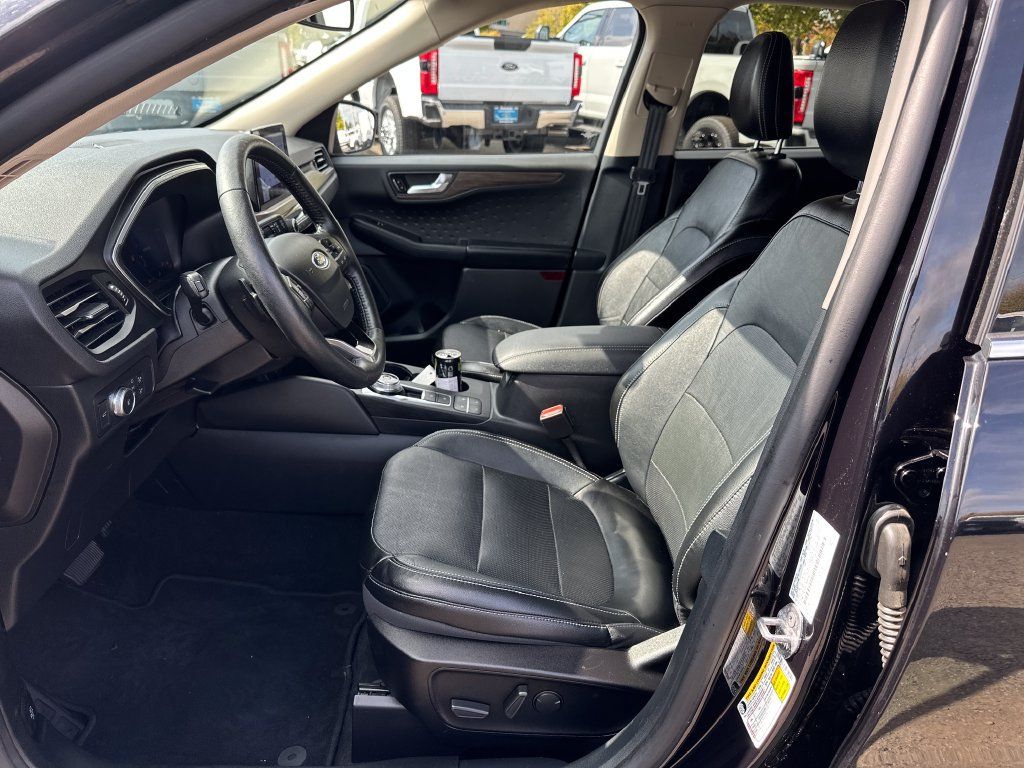 Used 2020 Ford Escape Titanium AWD/4WD image 12