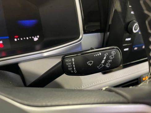 New 2025 Volkswagen Taos SE w/ Panoramic Sunroof Package AWD/4WD image 18