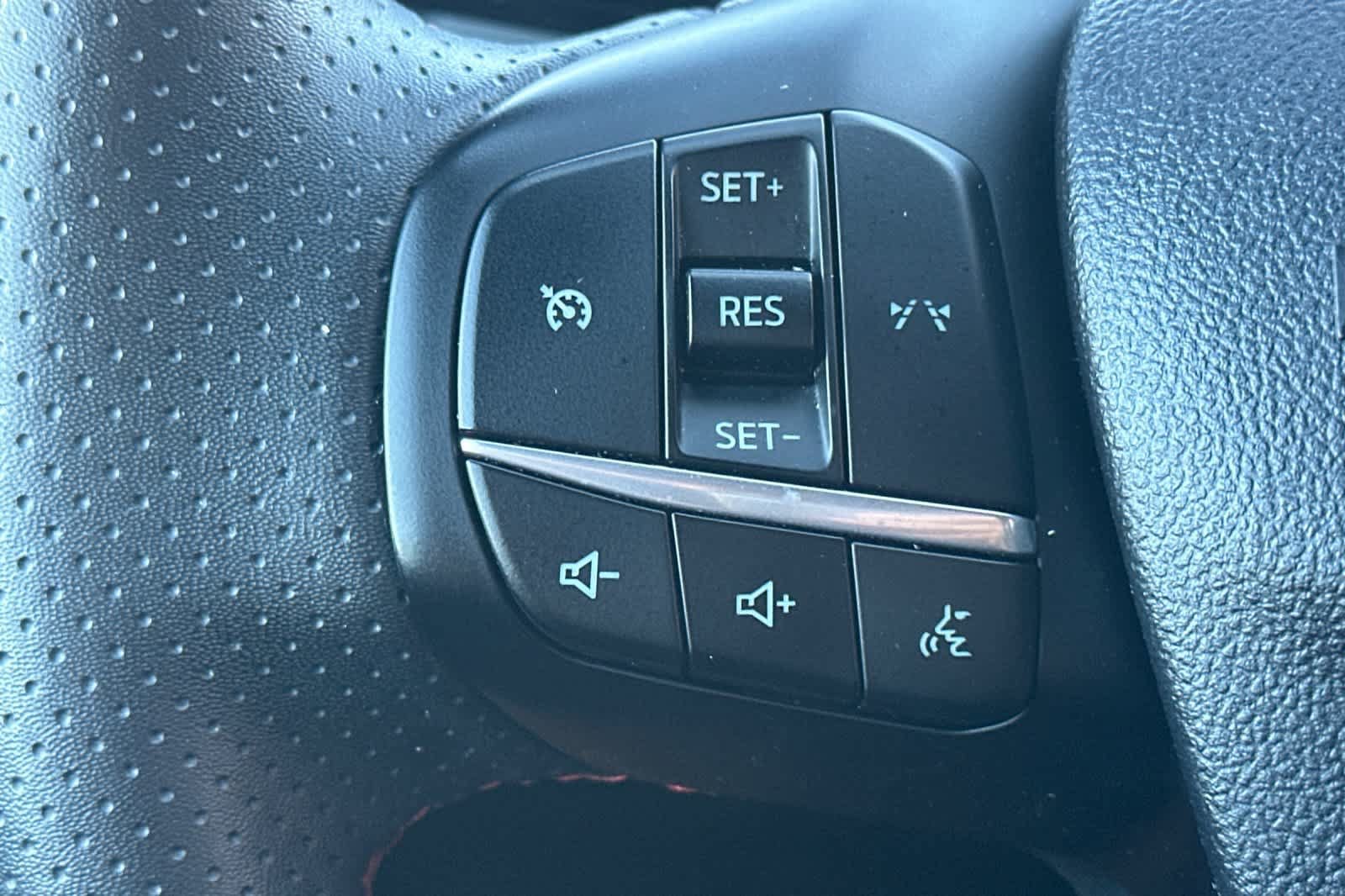 Used 2025 Ford Escape ST-Line FWD image 30