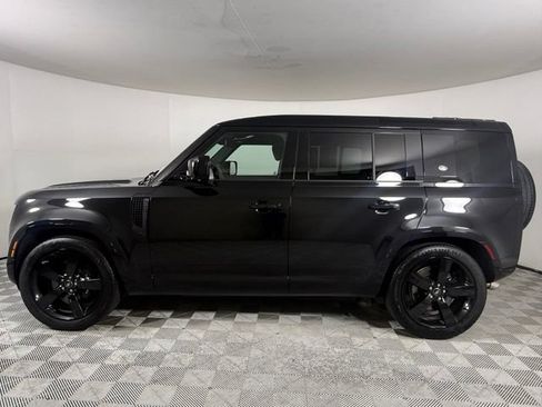 Used 2023 Land Rover Defender 110 V8 AWD/4WD image 3