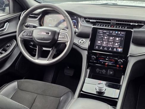 Used 2023 Jeep Grand Cherokee L Laredo RWD image 39