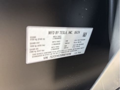 Used 2024 Tesla Cybertruck AWD Crew Cab image 21