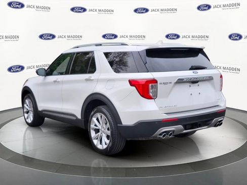 Certified 2023 Ford Explorer Platinum w/ Technology Package AWD/4WD image 3