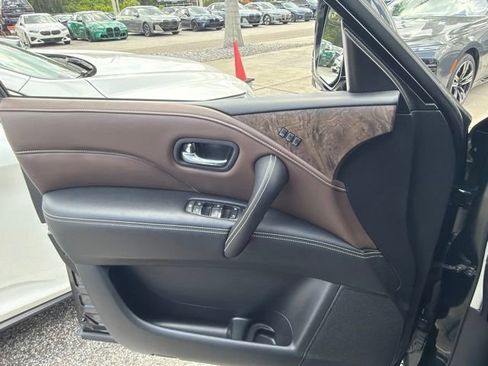 Used 2023 INFINITI QX80 Premium Select w/ All-Season Package AWD/4WD image 9