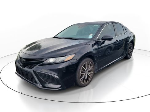 Used 2022 Toyota Camry SE w/ Convenience Package FWD image 3