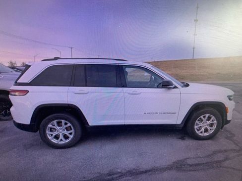 Used 2023 Jeep Grand Cherokee Limited image 10