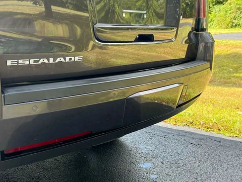 Used 2015 Cadillac Escalade Premium image 7