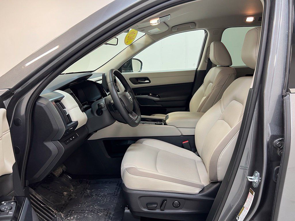 Used 2026 Nissan Pathfinder SL AWD/4WD image 15