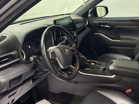 Used 2022 Toyota Highlander XSE AWD/4WD image 12
