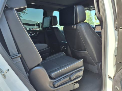Used 2021 GMC Yukon SLT w/ SLT Premium Package AWD/4WD image 13