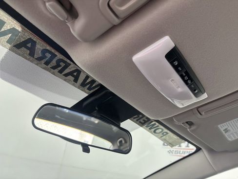 Used 2025 Nissan Versa SV FWD image 19