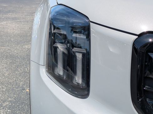 Certified 2025 Kia Telluride SX Prestige X-Line AWD/4WD image 8
