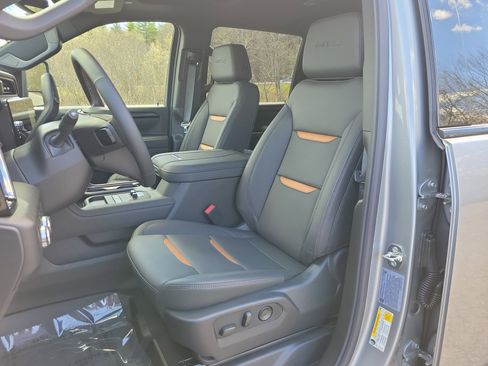 New 2026 GMC Sierra 2500 AT4 w/ LPO, Black Badging Package AWD/4WD image 4
