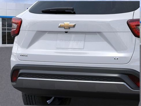 New 2026 Chevrolet Trax LT w/ Driver Confidence Package image 14