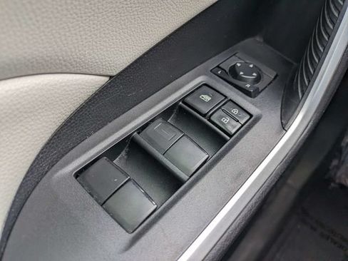 Used 2020 Toyota RAV4 XLE w/ Convenience Package FWD image 22