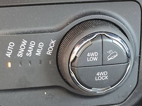 Used 2023 Jeep Renegade Trailhawk w/ Trailhawk Elite Group AWD/4WD image 11