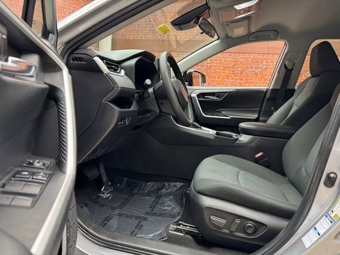 Used 2022 Toyota RAV4 XLE image 22