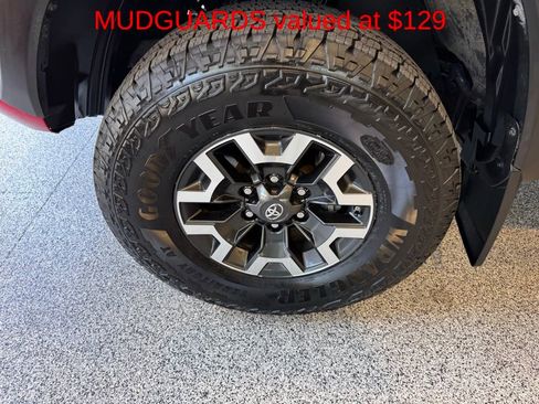 Used 2020 Toyota Tacoma TRD Off-Road w/ Technology Package AWD/4WD image 11